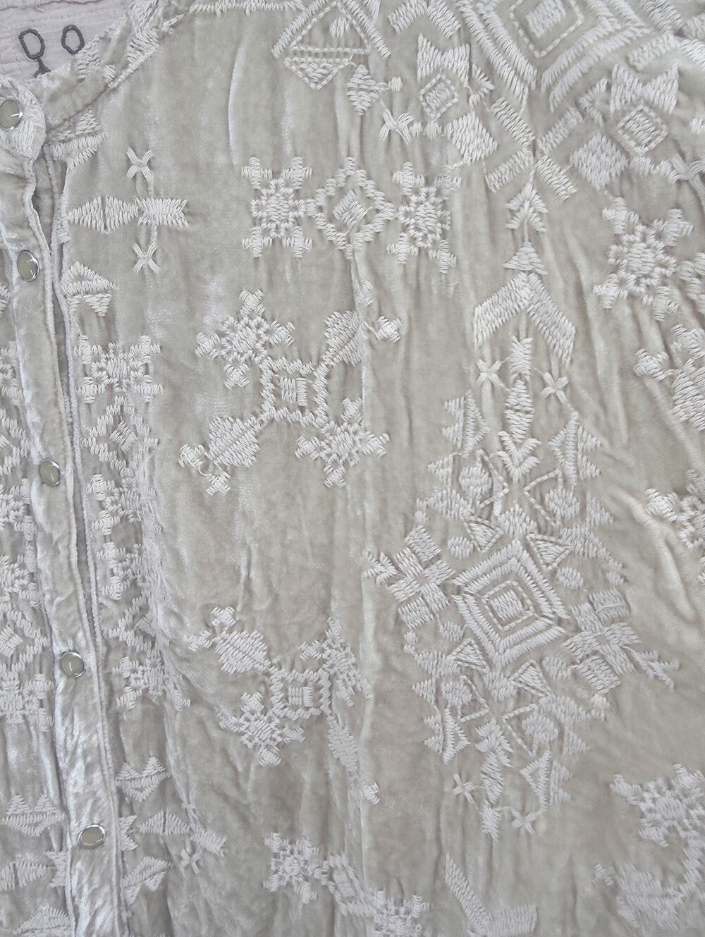Johnny Was Tunic Top Beige Embroidered Snowflake Pearl Snap Size L - Picture 3 of 7